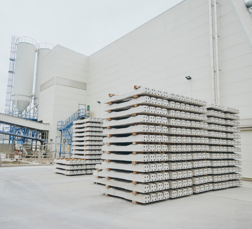 Moll-Rail-&-Precast-Betonschwellen-gestapelt-©-Max-Freiburger