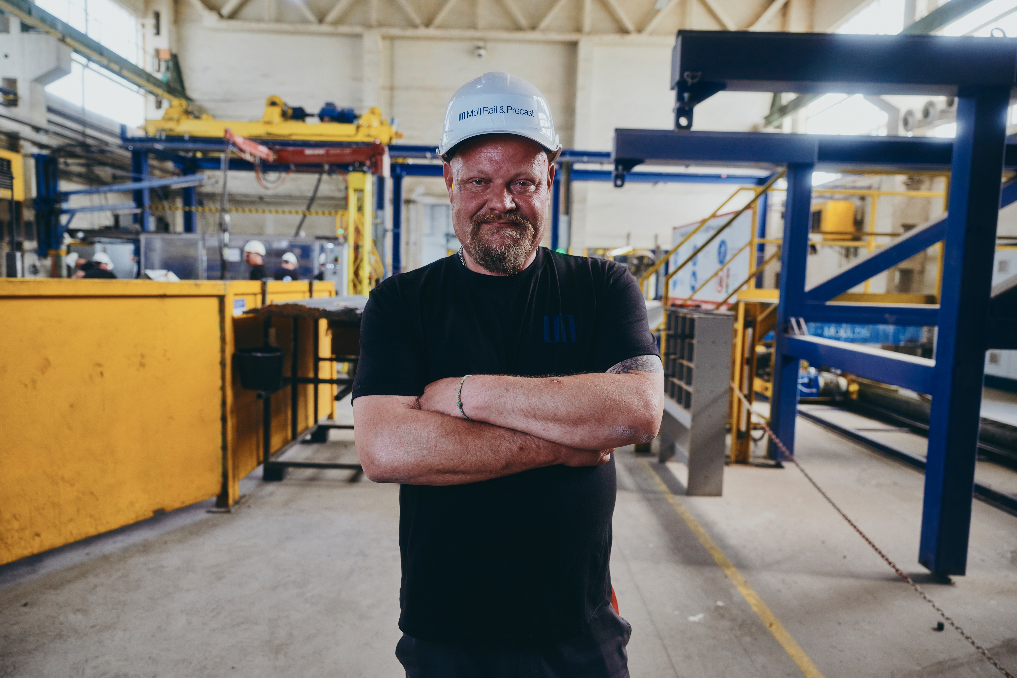 Moll-Rail-&-Precast-Mitarbeiter-lächelt-in-die-Kamera-©-Max-Freiburger